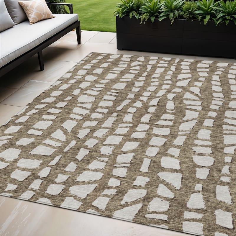 HomeRoots Abstract Transitional Rectangle Outdoor Rug - 5' X 8'