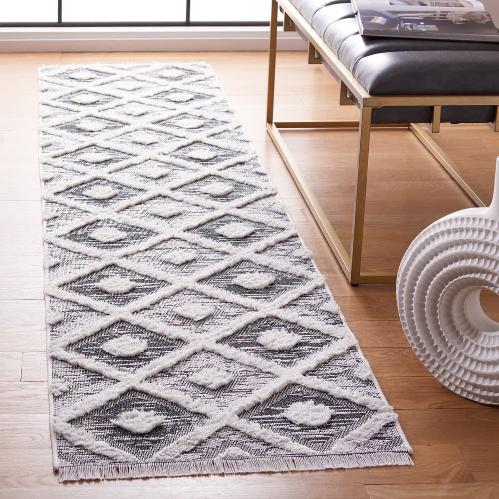 SAFAVIEH Augustine Eloina Trellis Fringe Rug