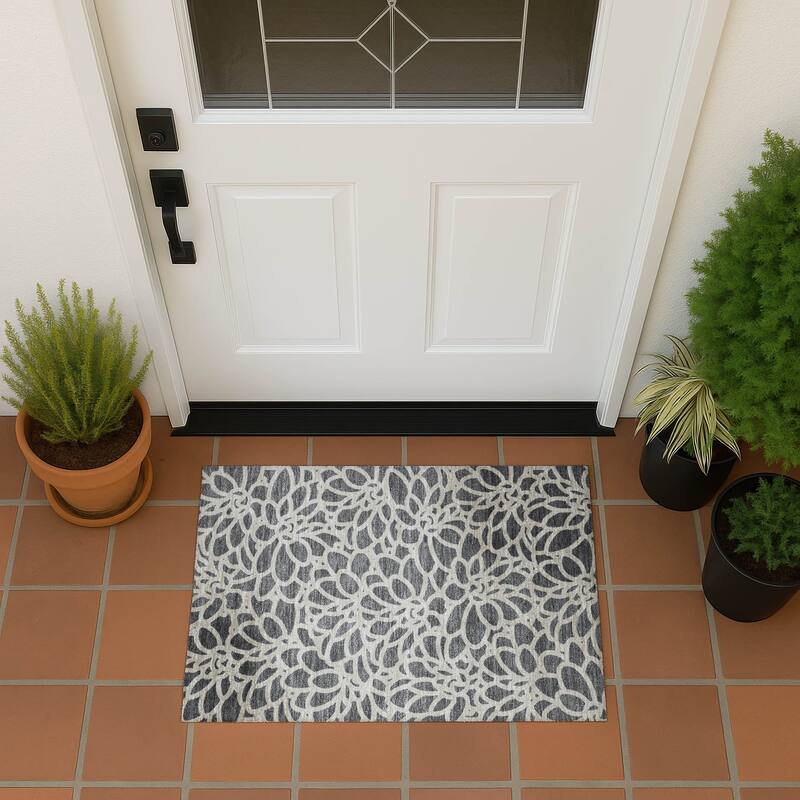 Machine Washable Indoor/ Outdoor Floral Craze Chantille Rug - Gray - 1'8" x 2'6"