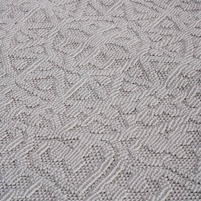 LOOM & LUXE Collection White/Ivory/Medallion Indoor/Outdoor Area Rug