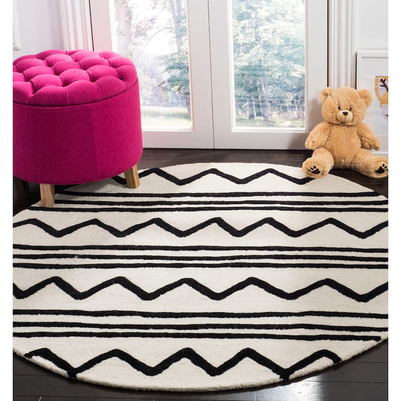 SAFAVIEH Handmade Kids Samra Wool Rug - 5' Round - Ivory/Black - Round