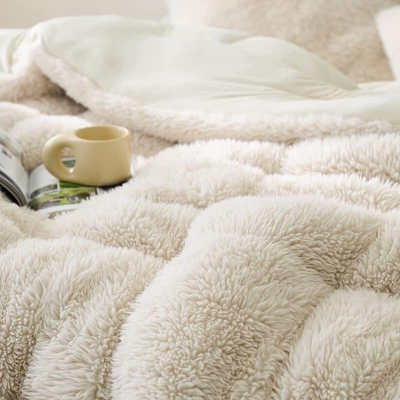 Alaskan Winters® - Coma Inducer® Oversized Comforter - Arctic Wolf