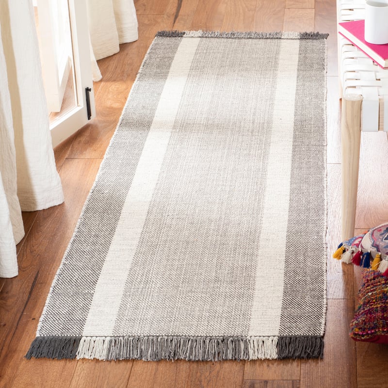 SAFAVIEH Flatweave Montauk Yurdagul Fringed Cotton Area Rug - 2'3" x 7' Runner - Ivory/Grey