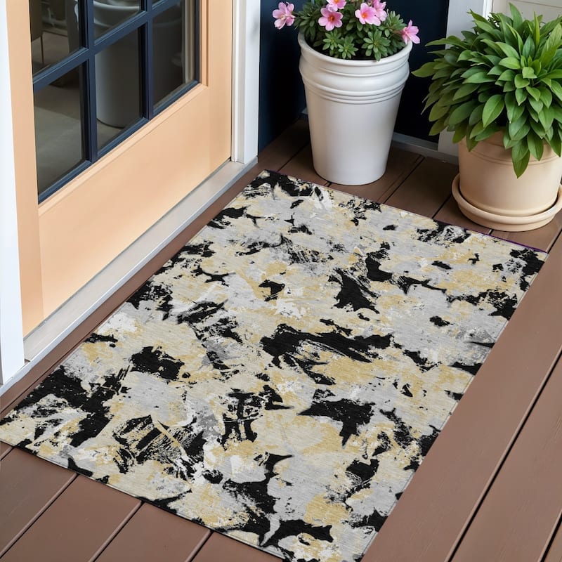 HomeRoots Floral Transitional Rectangle Outdoor Rug - 3' x 5'