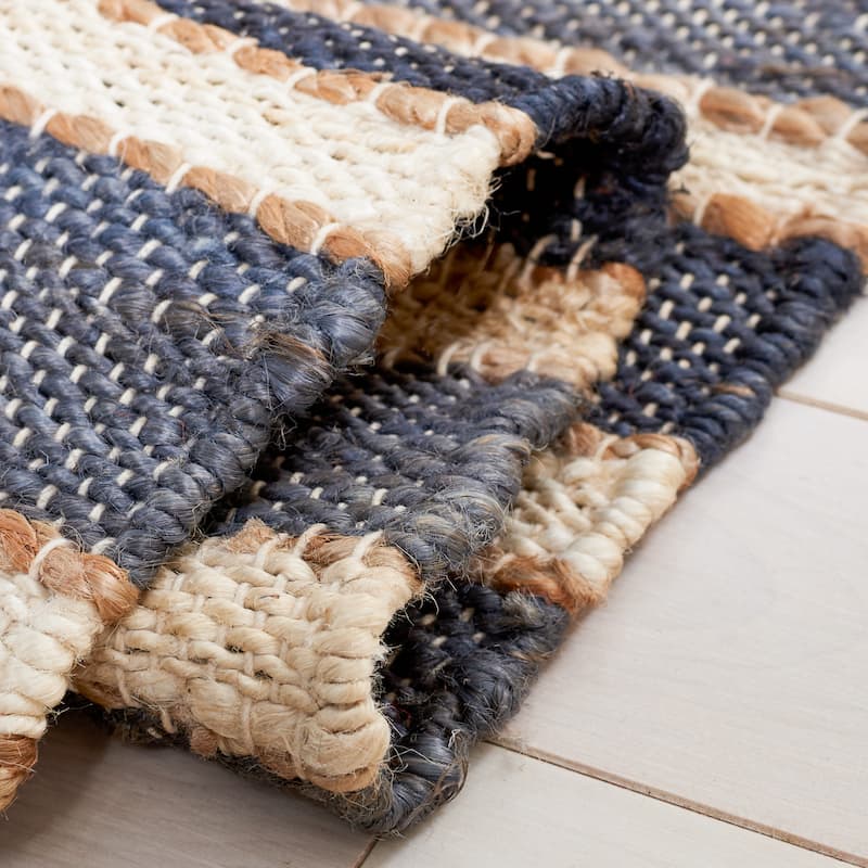 SAFAVIEH Handmade Striped Kilim Adrianna Stripe Wool Rug