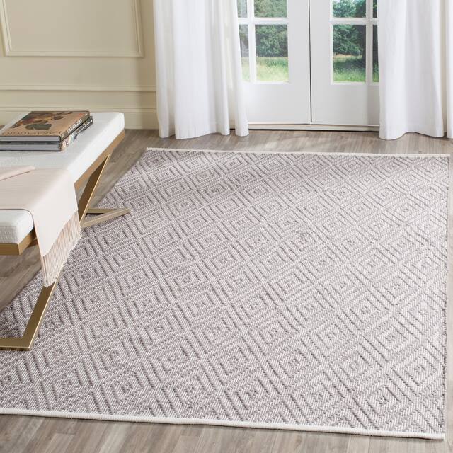SAFAVIEH Handmade Flatweave Montauk Shkurte Cotton Rug - 5' x 7' - Grey/Ivory