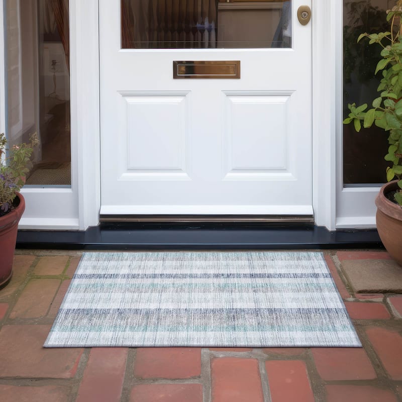 Machine Washable Indoor/ Outdoor Modern Plaid Chantille Rug - Silver - 1'8" x 2'6"