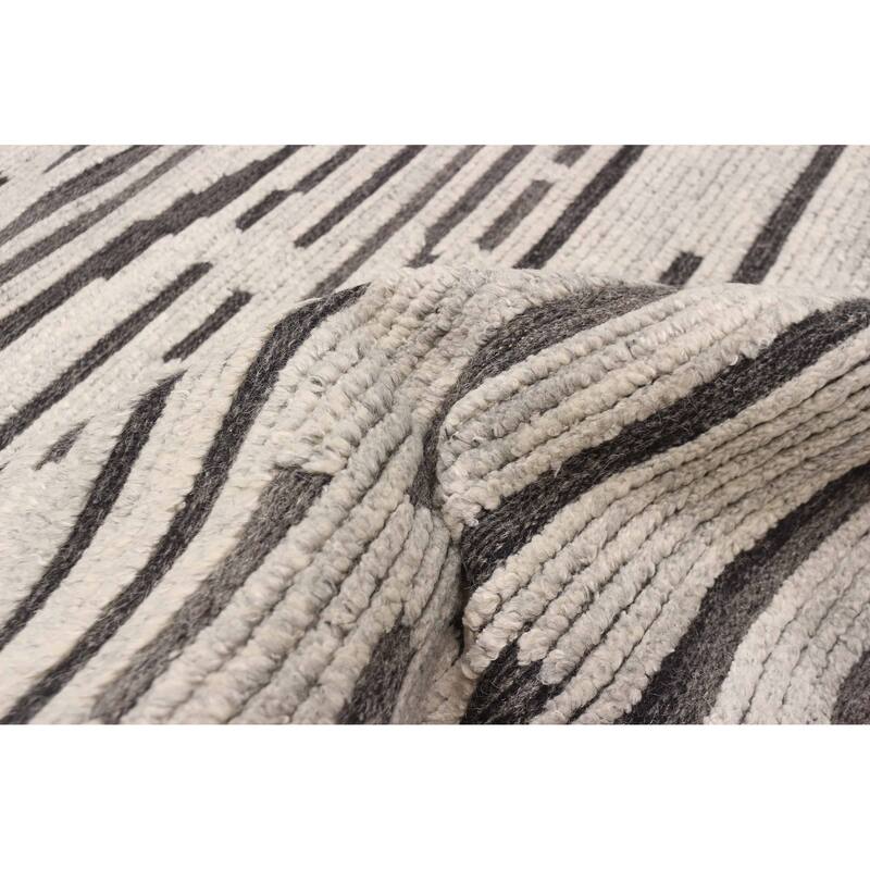 ECARPETGALLERY Hand-knotted Tangier Light Grey Wool Rug - 5'4 x 7'7