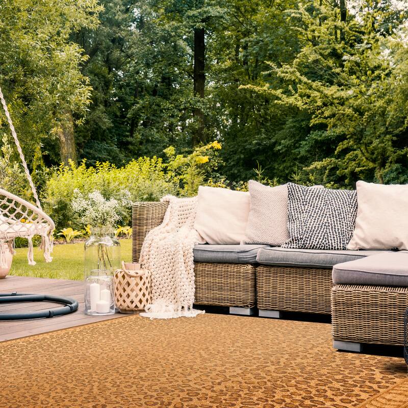 SAFAVIEH Courtyard Sanyi Indoor/ Outdoor Waterproof Patio Backyard Rug