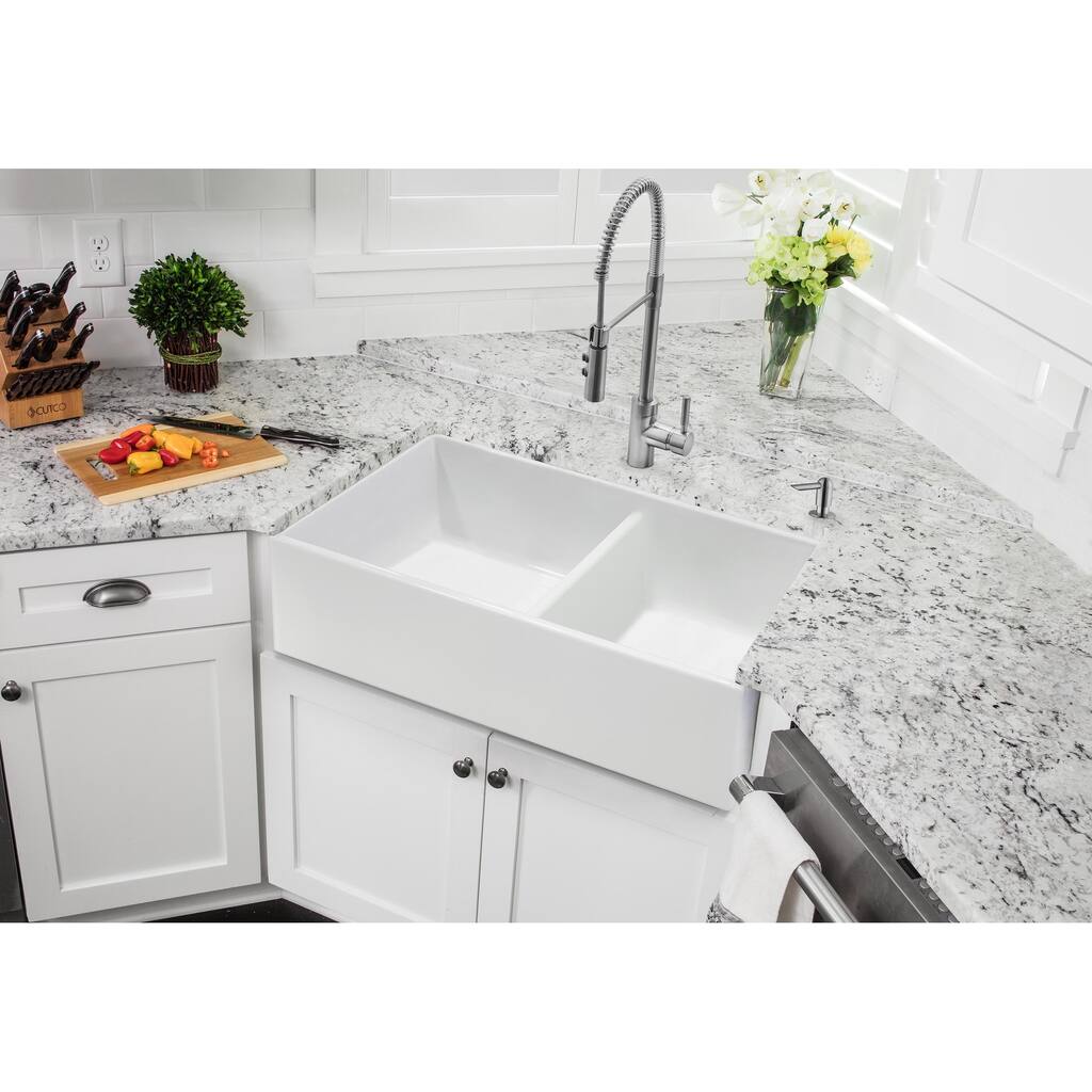 Soleil 33-in White Fireclay 60/40 Double Bowl Kitchen Sink - 18 x 33 - 18 x 33