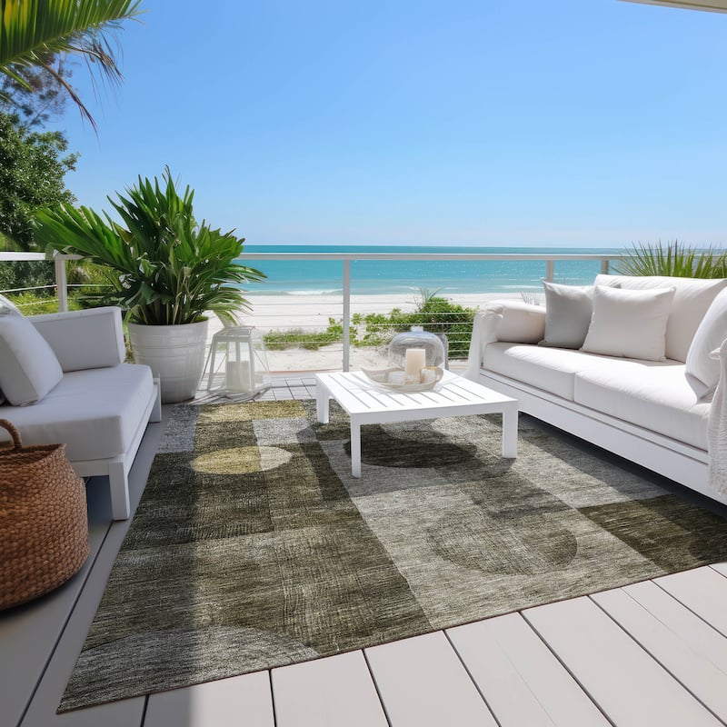 Machine Washable Indoor/ Outdoor Abstract Geo Chantille Rug