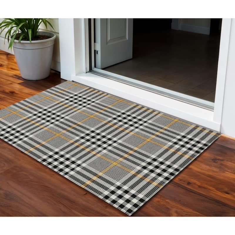 HomeRoots Plaid Transitional Rectangle Outdoor Rug - 3' x 5'