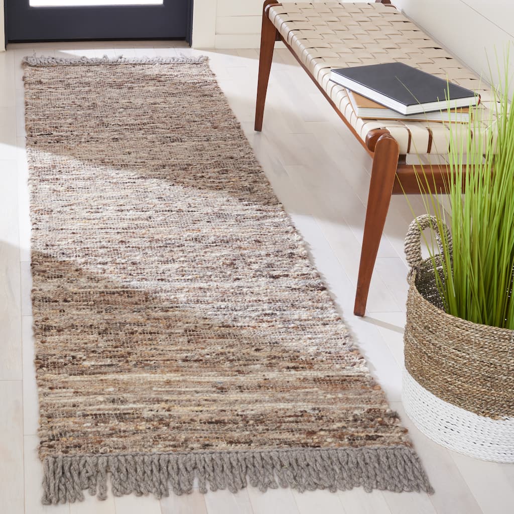 SAFAVIEH, Handmade Natura Suoma Wool Rug