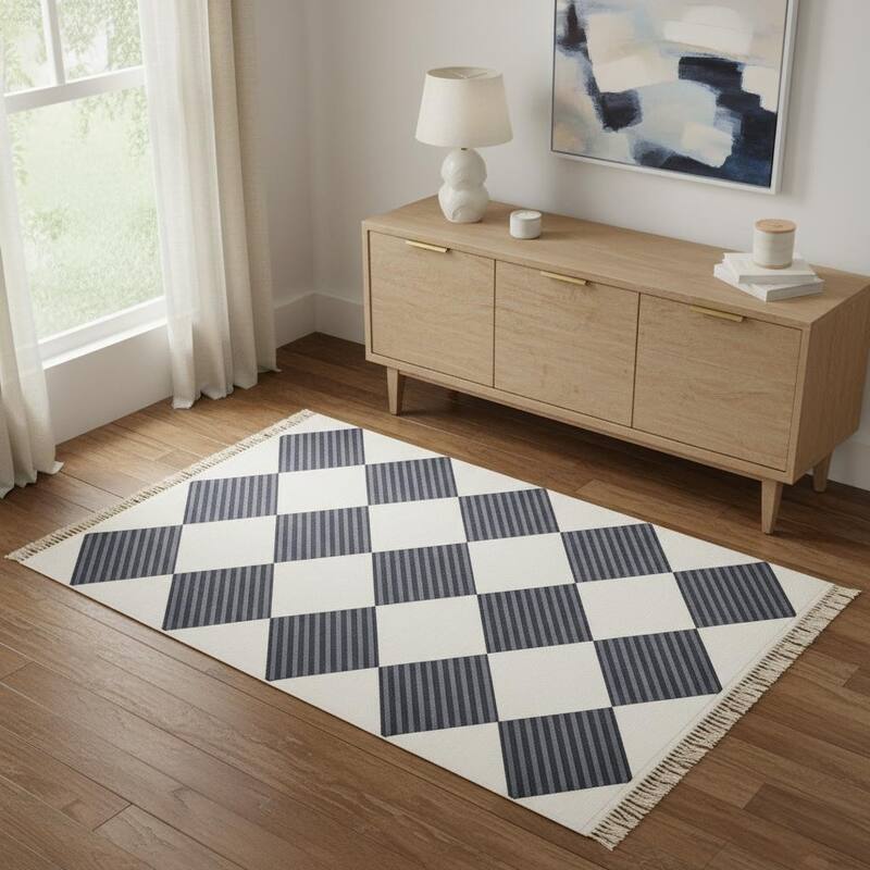 HomeRoots Geometric Modern, Contemporary Rectangle Area Rug - 4' X 6' - 4' X 6'