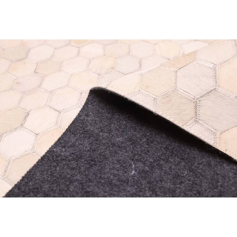 ECARPETGALLERY Handmade Cowhide Patchwork Ivory Leather Rug - 5'1 x 8'0