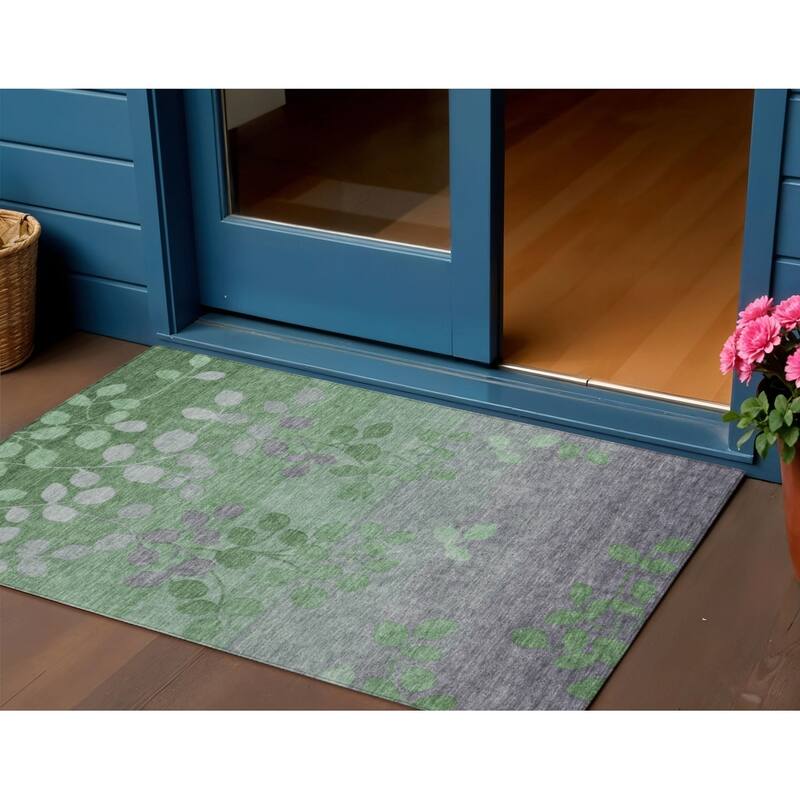 HomeRoots Floral Transitional Rectangle Outdoor Rug - 3' x 5'