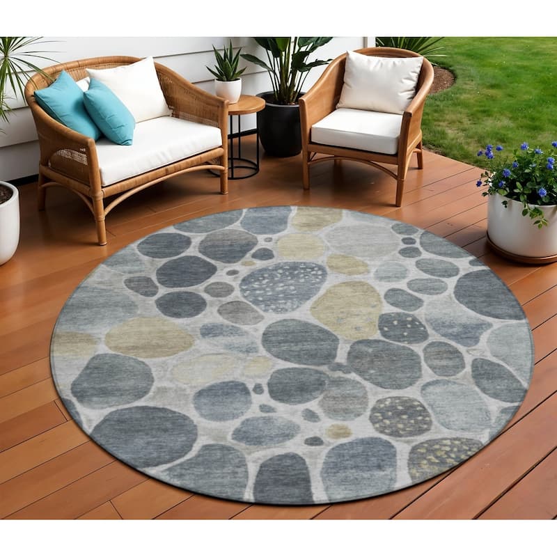 HomeRoots Geometric Transitional Rectangle Outdoor Rug - 8' Round
