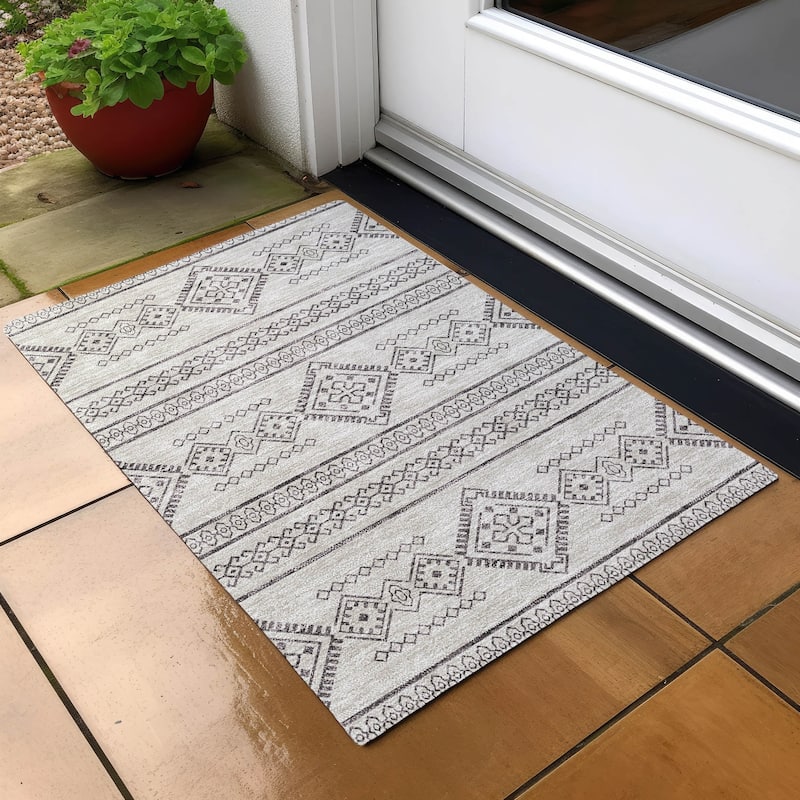 Machine Washable Indoor/ Outdoor Chantille Moroccan Boho Rug - Beige - 1'8" x 2'6"