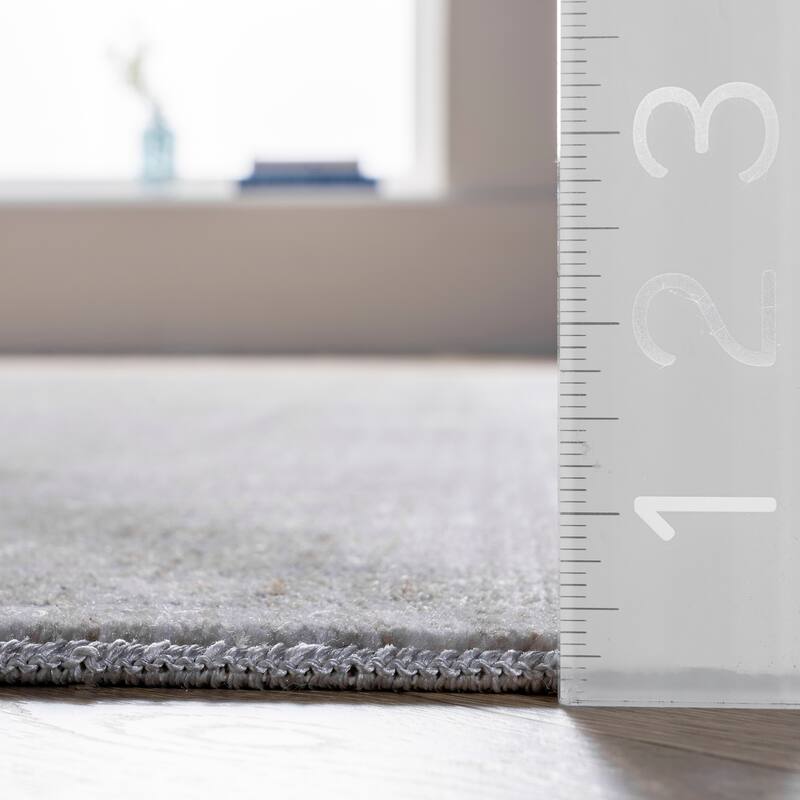 Nuloom Jayden Cardinal Medallion Faded Area Rug