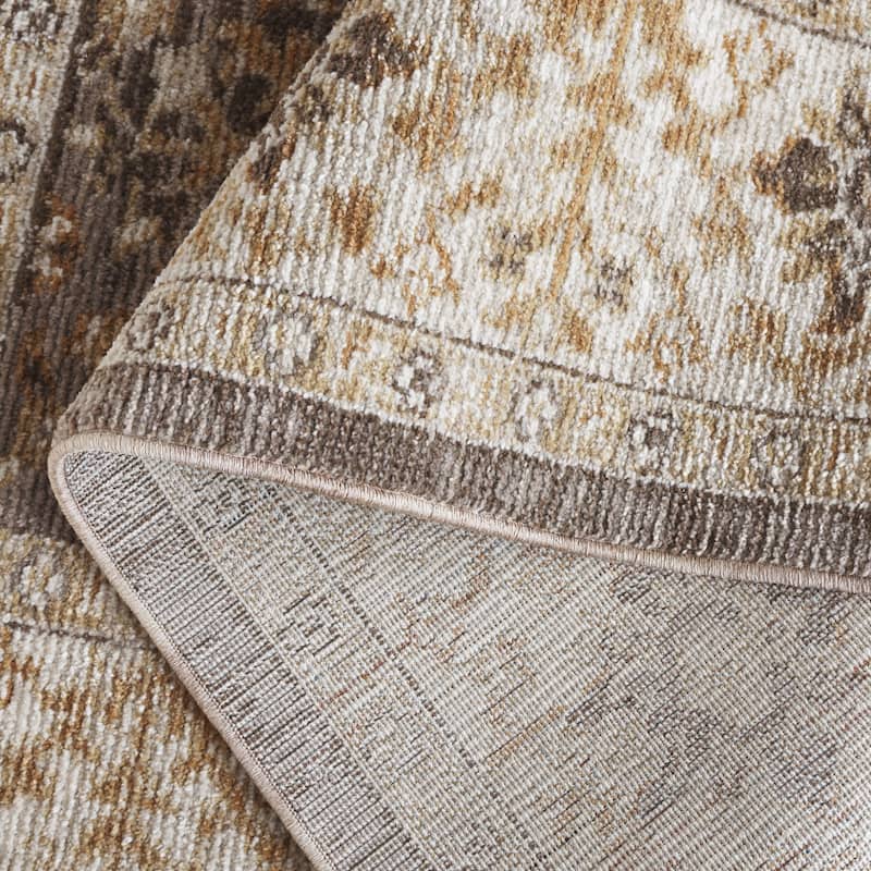SAFAVIEH Hazel Hera Traditional Oriental Rug