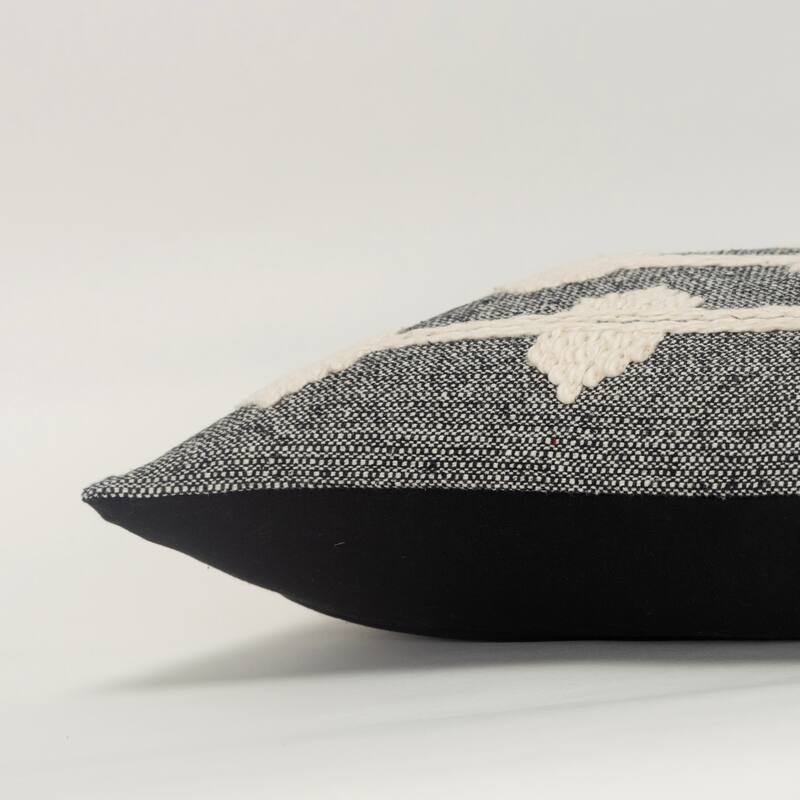 Rizzy Home Traditional Pillow Cover - 14"x20"