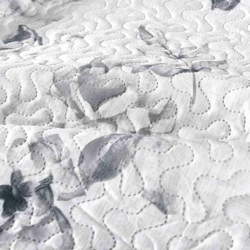 3 Piece Retro Printed Reversible Quilt Set