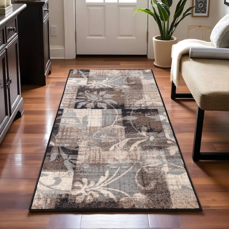 Superior Pastiche Contemporary Floral Patchwork Indoor Runner or Area Rug - 2' 7" x 6'