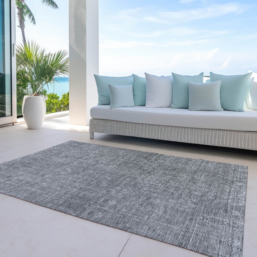 Machine Washable Indoor/ Outdoor Chantille Distressed Traditional Rug