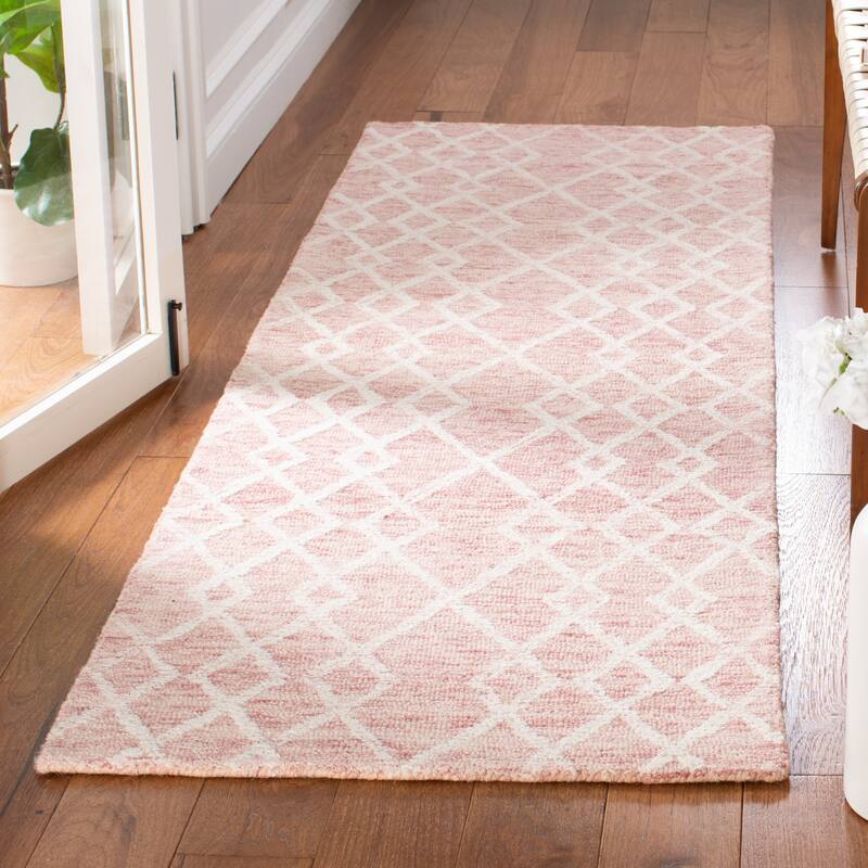 SAFAVIEH Handmade Metro Massom French Country Wool Rug - 2'3" x 8' Runner - Pink/Ivory