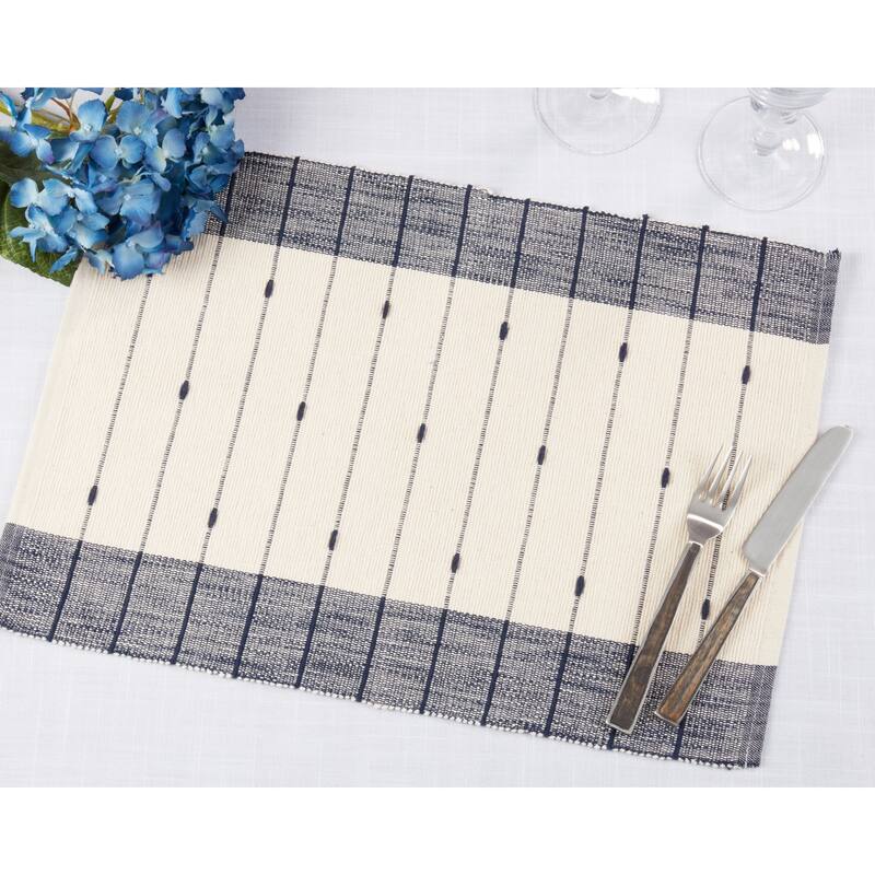 Placemats With Thin Stripe Design (Set of 4)