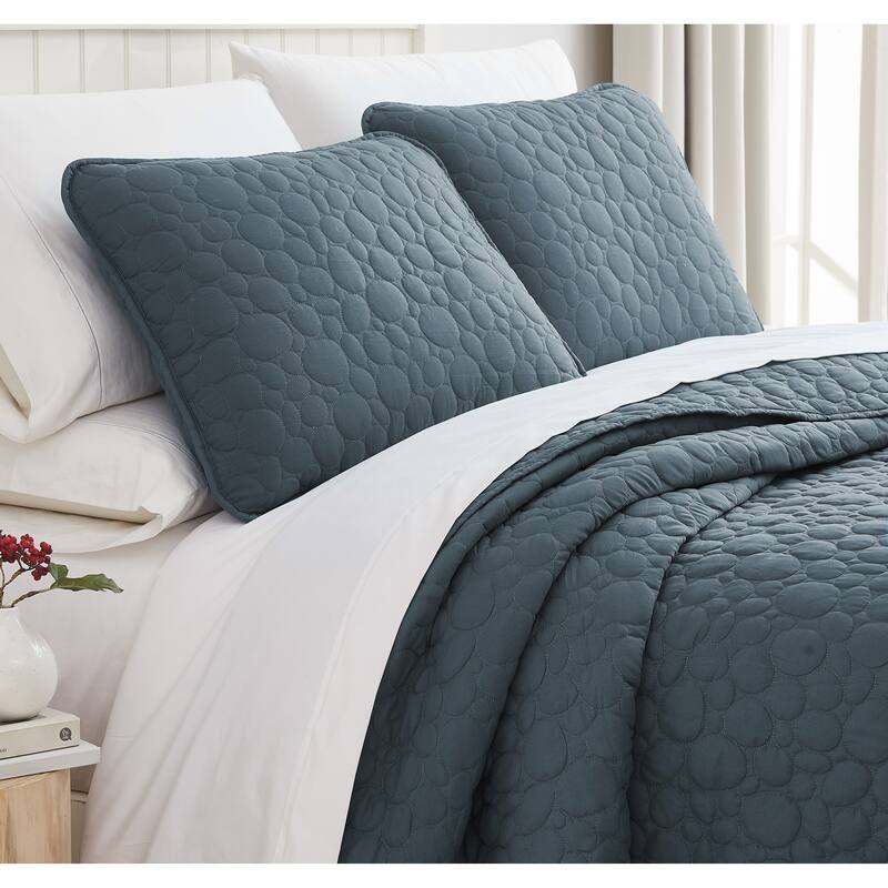 Southshore Fine Linens 3-peice Solid Pebbles Quilt and Sham Set