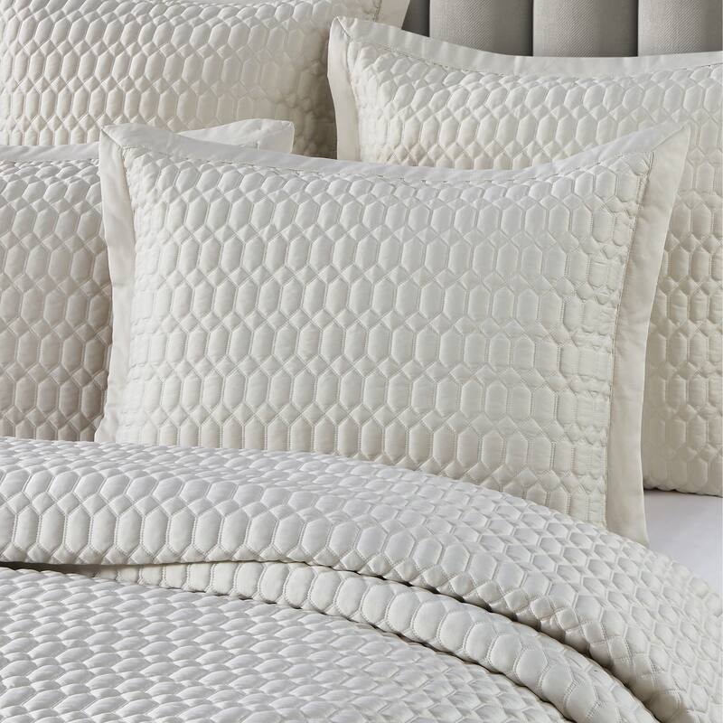Brilliance Quilt Set - Queen - Ivory