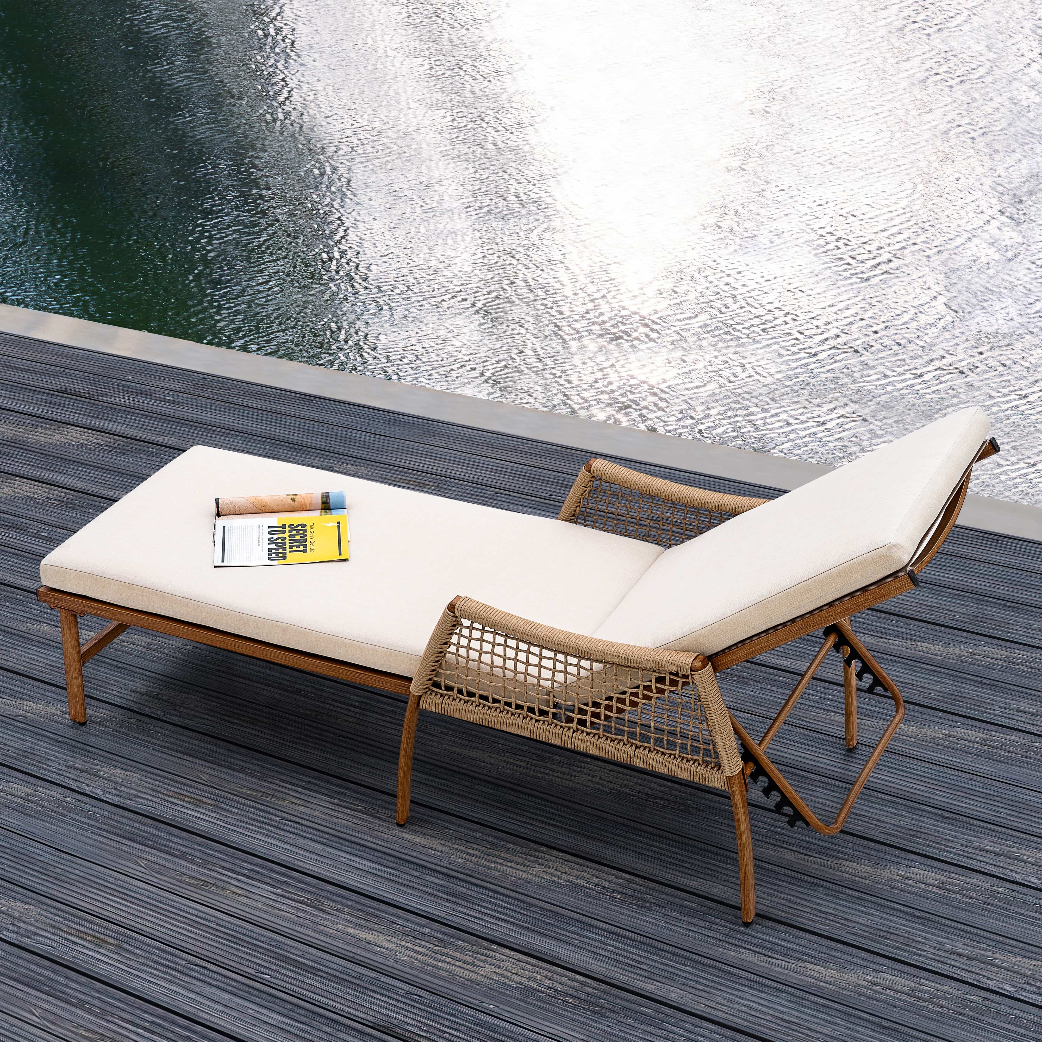 Outdoor Aluminum and Rattan Chaise Lounge Chair with 6 Adjustable Backrest