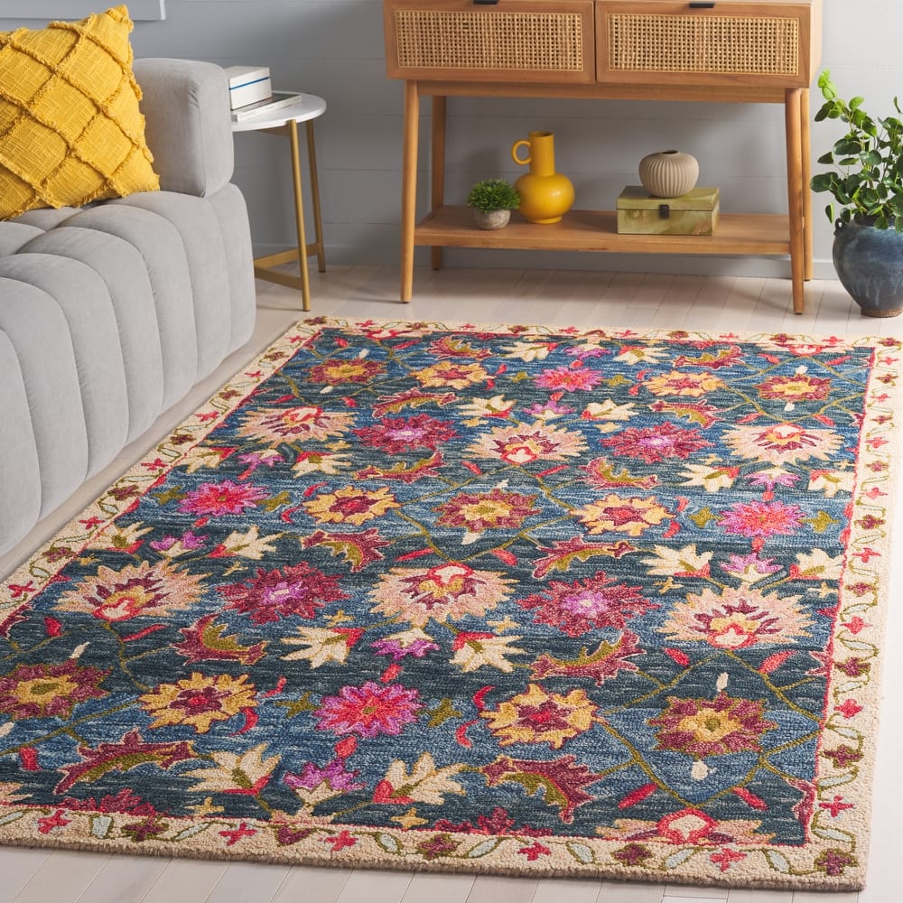 SAFAVIEH Handmade Aspen Miloranka Boho Floral Wool Rug