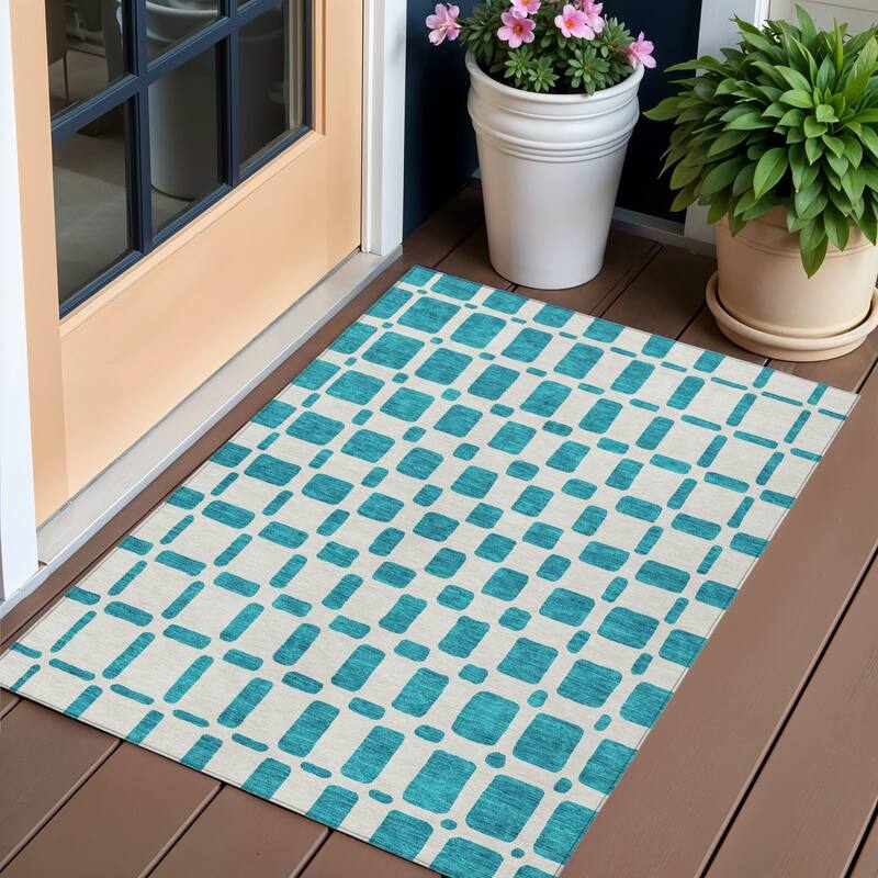 HomeRoots Geometric Transitional Rectangle Outdoor Rug - 3' x 5'