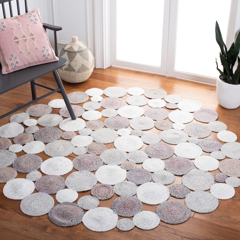 SAFAVIEH Handmade Cape Cod Feyza Farmhouse Polyester Rug - 5' Round - Grey/Ivory