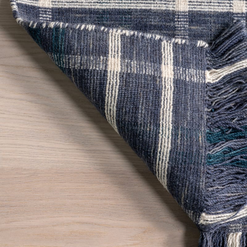 Nuloom Loretta Plaid Wool Fringe Area Rug