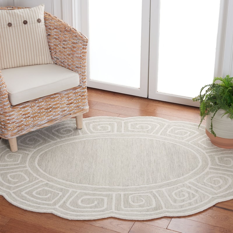 SAFAVIEH Handmade Novelty Liubomira Greek Key Wool Rug - 4'6" x 6'6" Oval - Beige/Ivory