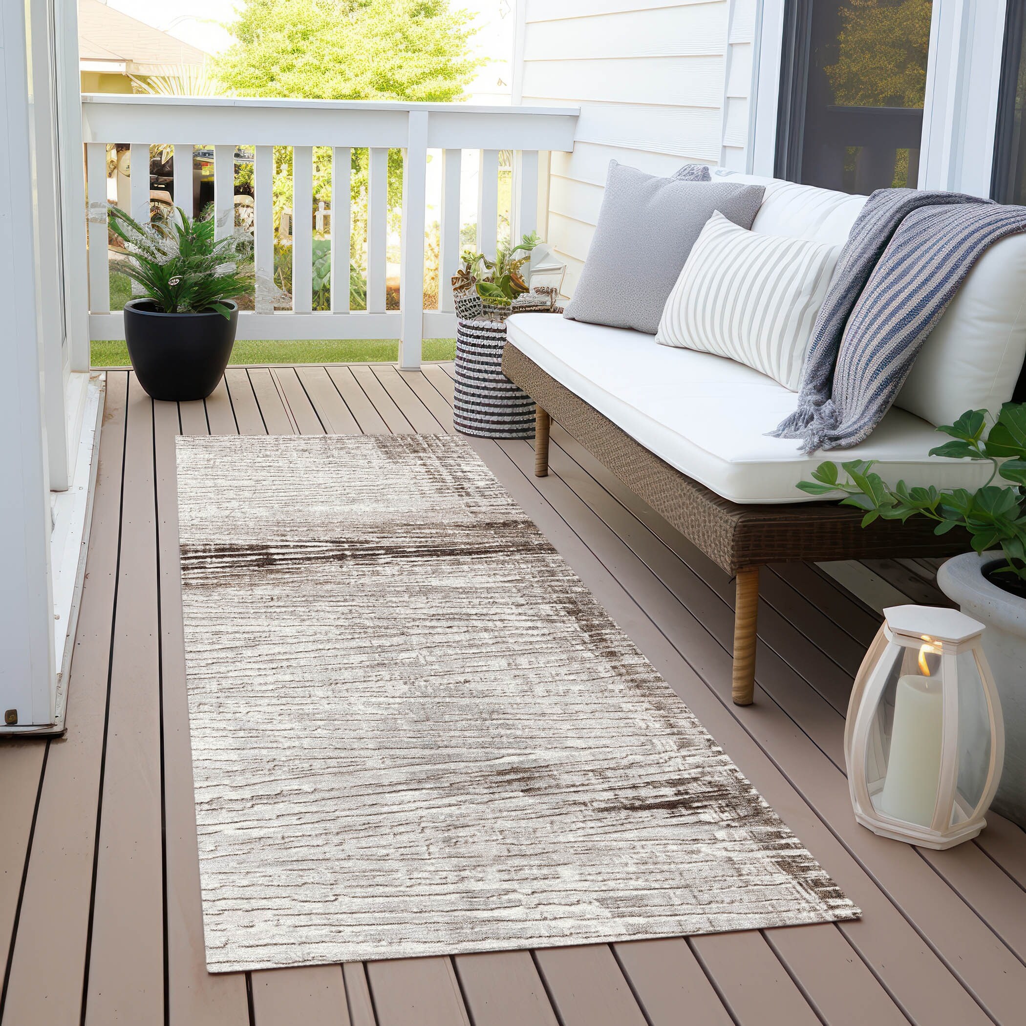 Machine Washable Indoor/Outdoor Modern Chevron Chantille Rug