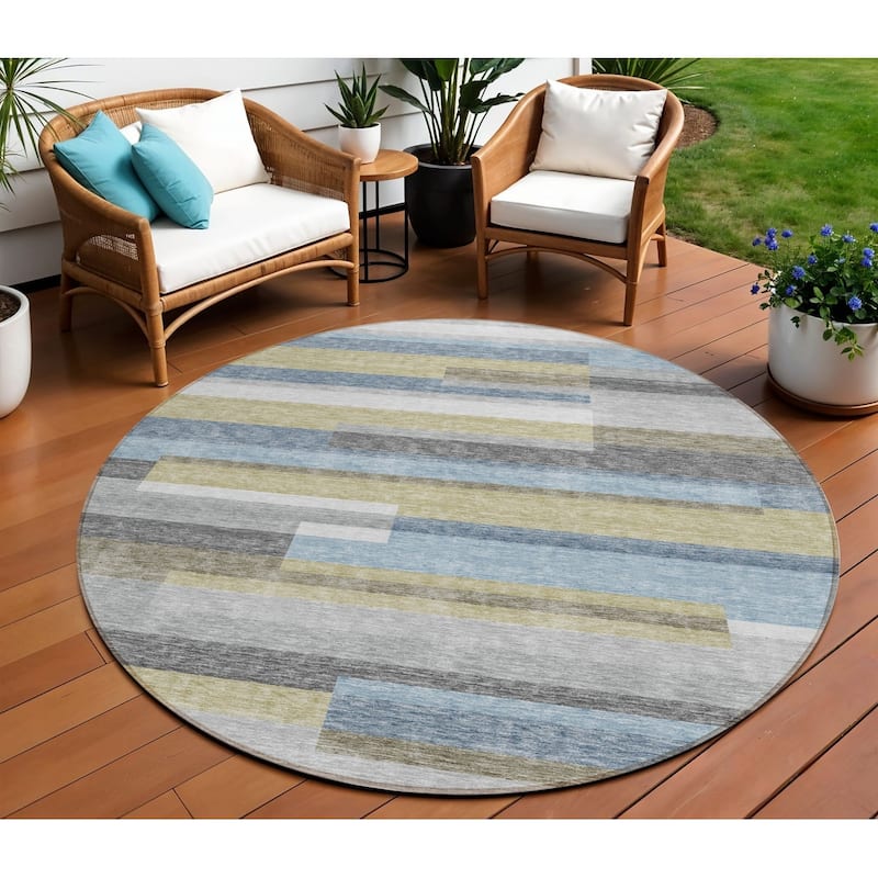 HomeRoots Striped Transitional Rectangle Outdoor Rug - 8' Round