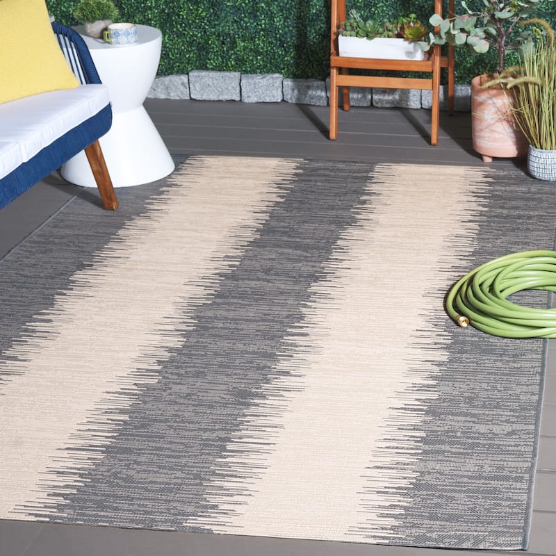 SAFAVIEH Courtyard Elizaveta Indoor/ Outdoor Rug - 6'7" x 9'6" - Beige/Anthracite