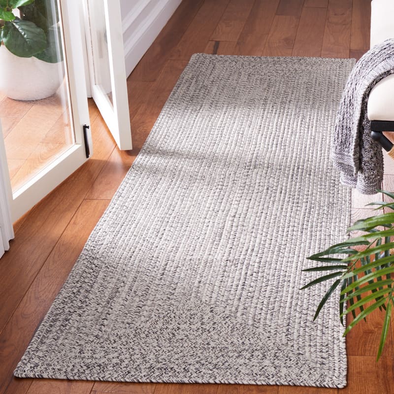 SAFAVIEH Handmade Braided Sakineh Casual Rug