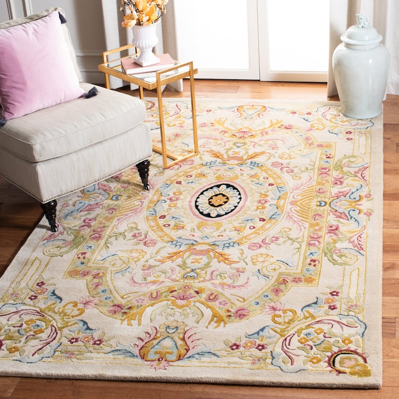 SAFAVIEH Handmade Savonnerie Jutta Traditional Oriental Wool Rug - 3' x 5' - Sage/Beige