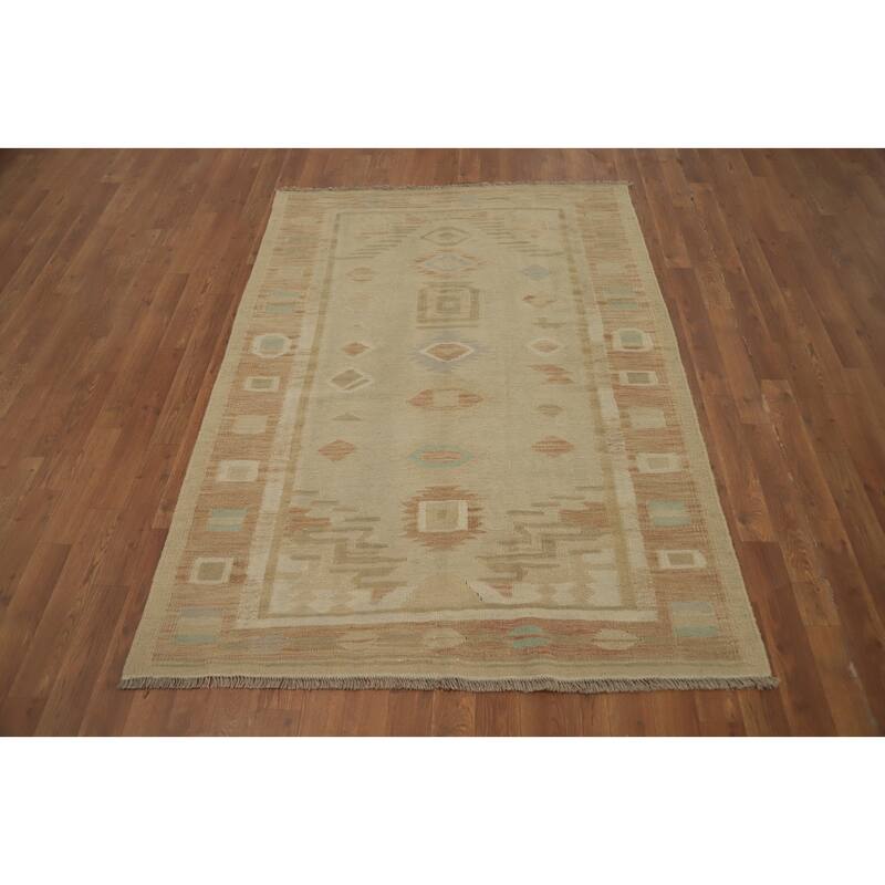 Hand Woven Oriental 100% Wool Carpet Southwestern Tribal Beige & Ivories Kilim Area Rug - 5' 10'' X 4' 2''
