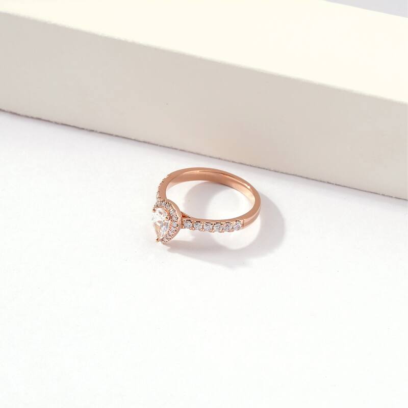 3/4ct TDW Diamond Pear Shape Halo Engagement Ring in 10k Gold