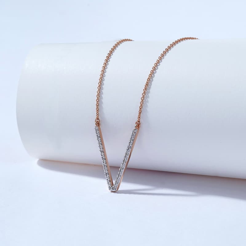 1/20ct TDW Diamond Classic Initial Pendant Necklace in Silver for Women - V - Rose