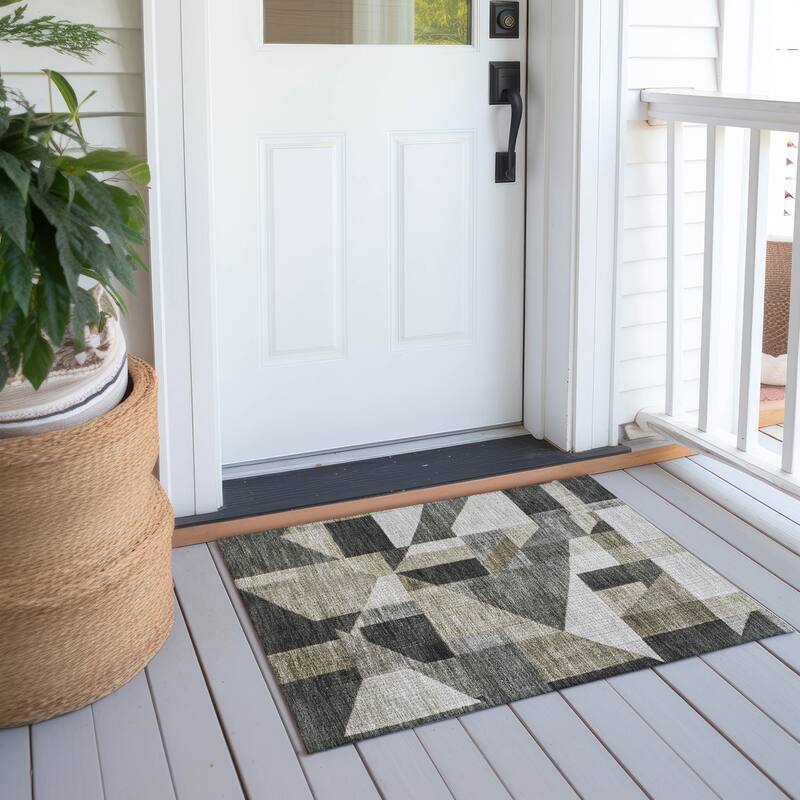 Machine Washable Indoor/ Outdoor Modern Geo Chantille Rug - Pewter - 1'8" x 2'6"
