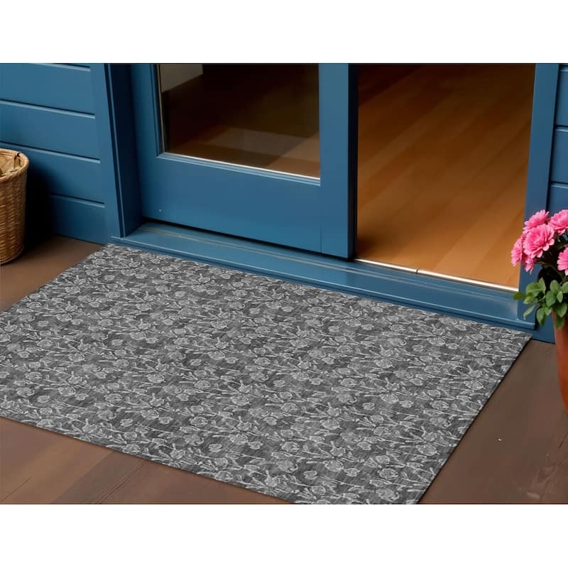 HomeRoots Floral Transitional Rectangle Outdoor Rug - 3' x 5'