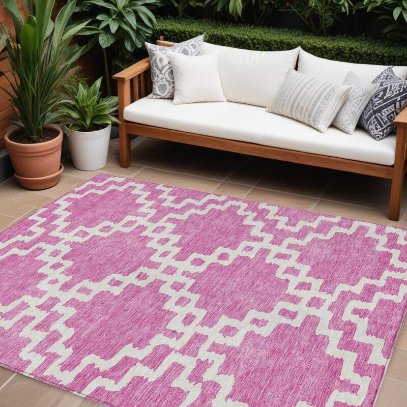 HomeRoots Geometric Transitional Rectangle Outdoor Rug - 9' X 12'
