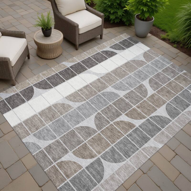 Machine Washable Indoor/ Outdoor Modern Finch Chantille Rug